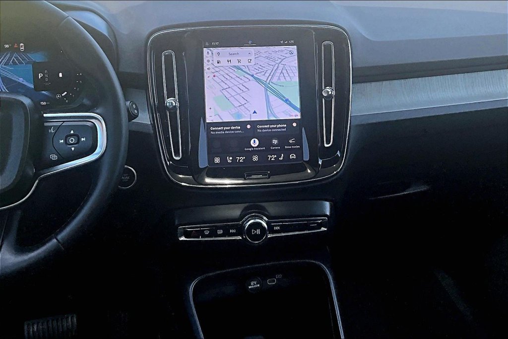 Certified 2025 Volvo XC40 B5 Core AWD/4WD image 8