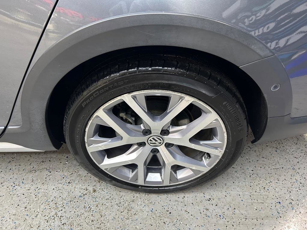 Used 2018 Volkswagen Golf Alltrack SEL image 19
