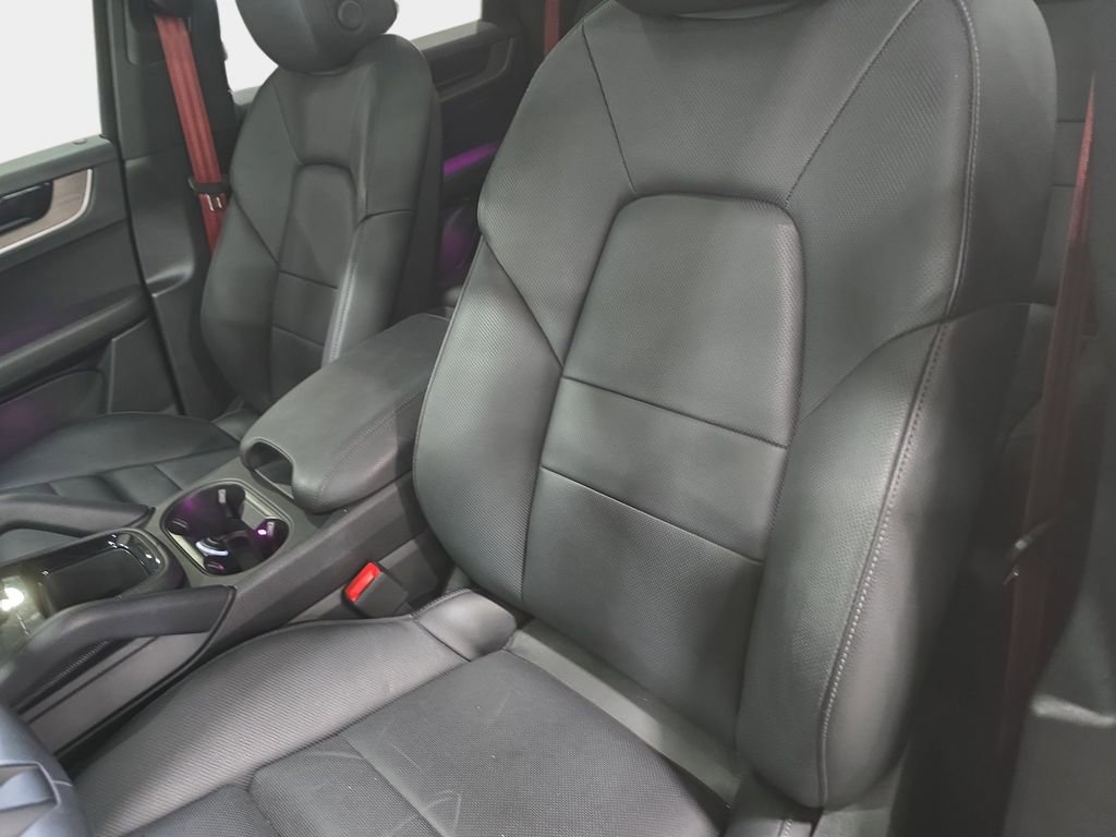 Used 2024 Porsche Cayenne image 23