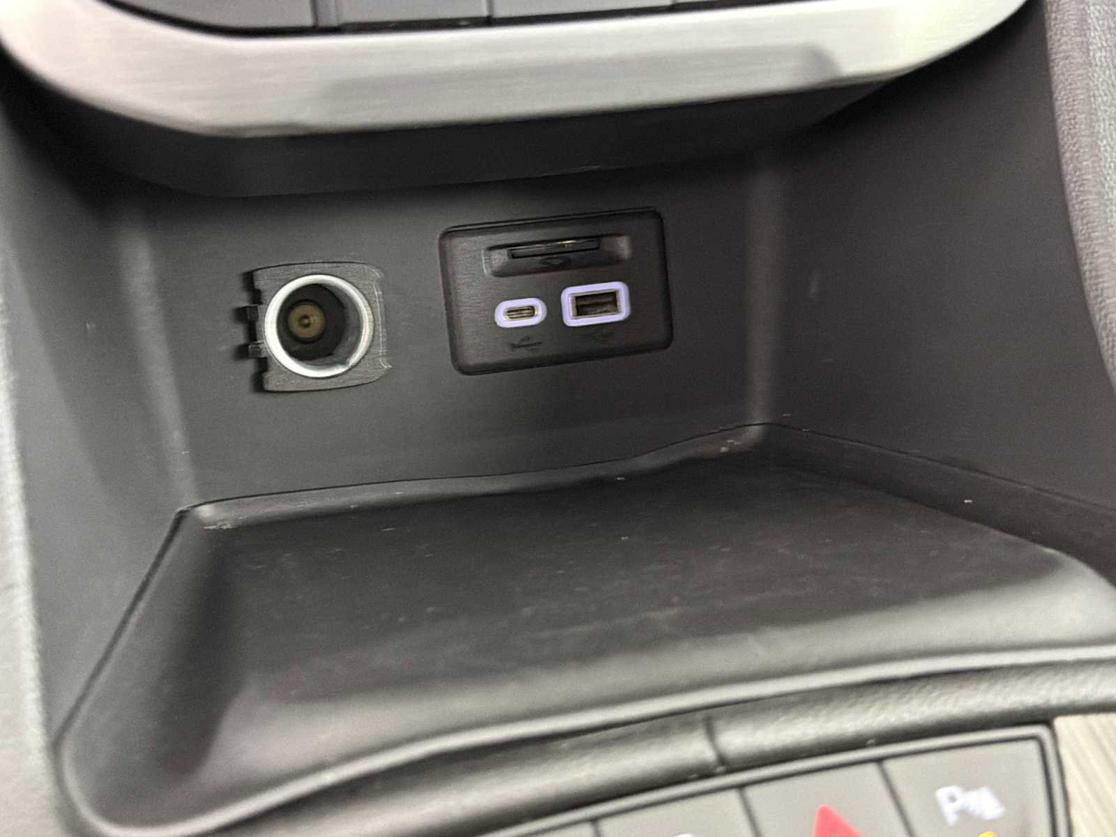 Used 2023 GMC Acadia SLT image 31