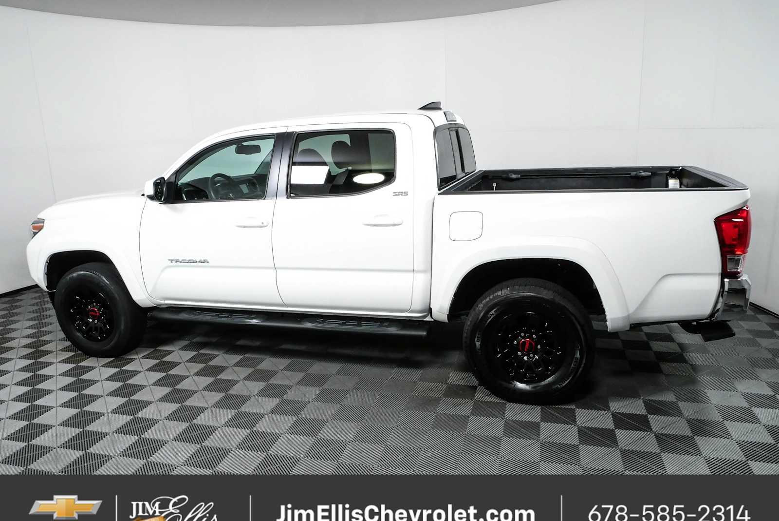 Used 2017 Toyota Tacoma SR5 w/ Tow Package AWD/4WD image 26