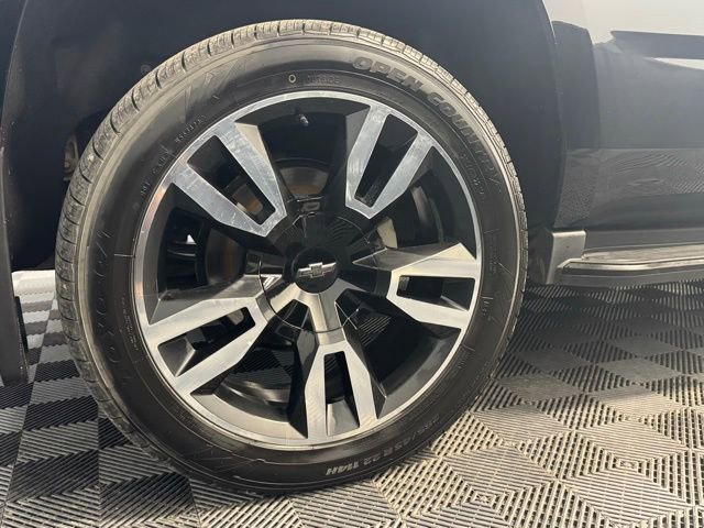 Used 2019 Chevrolet Tahoe LT w/ RST Edition AWD/4WD image 44