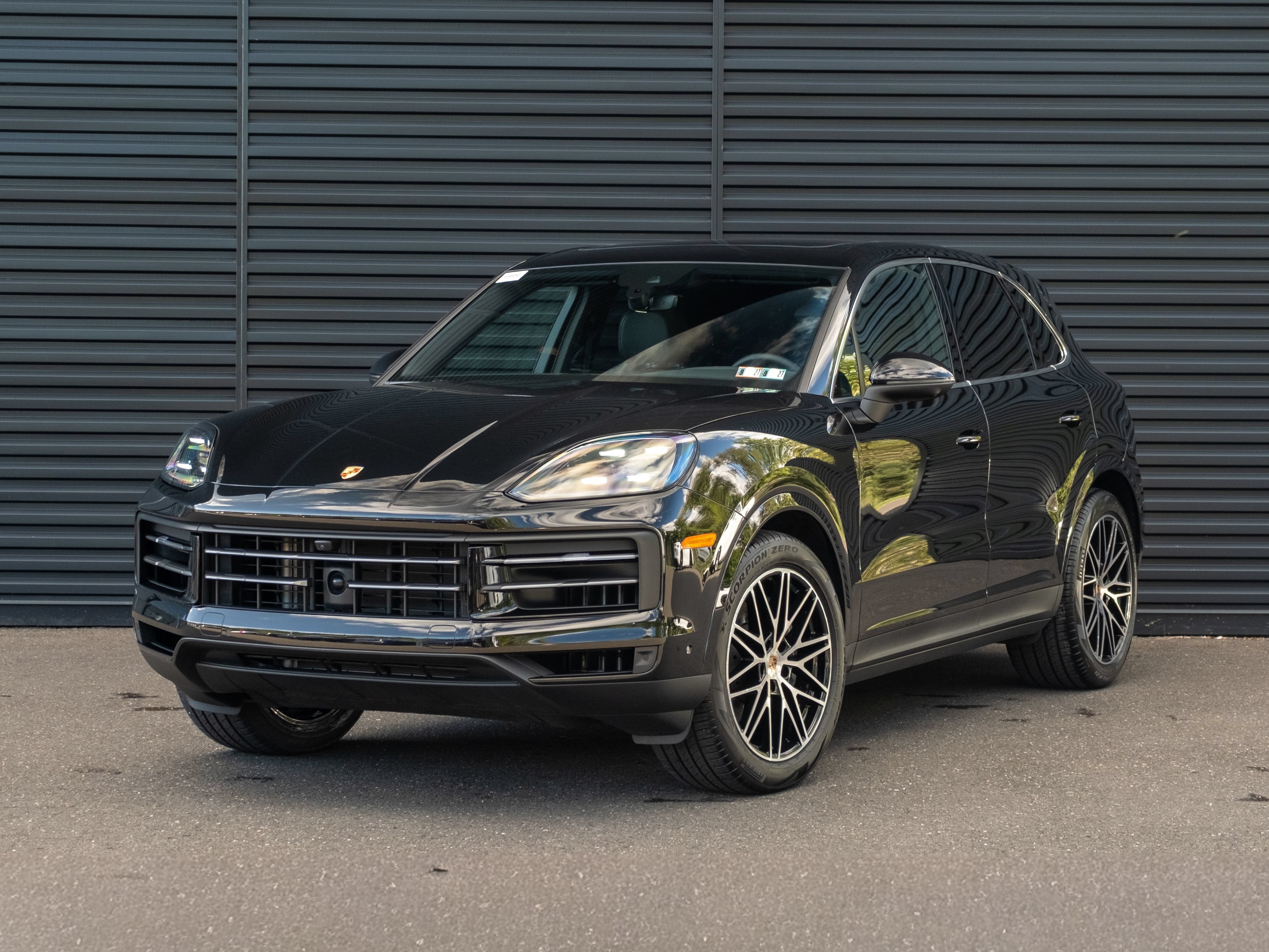 Certified 2025 Porsche Cayenne w/ Premium Package AWD/4WD image 1