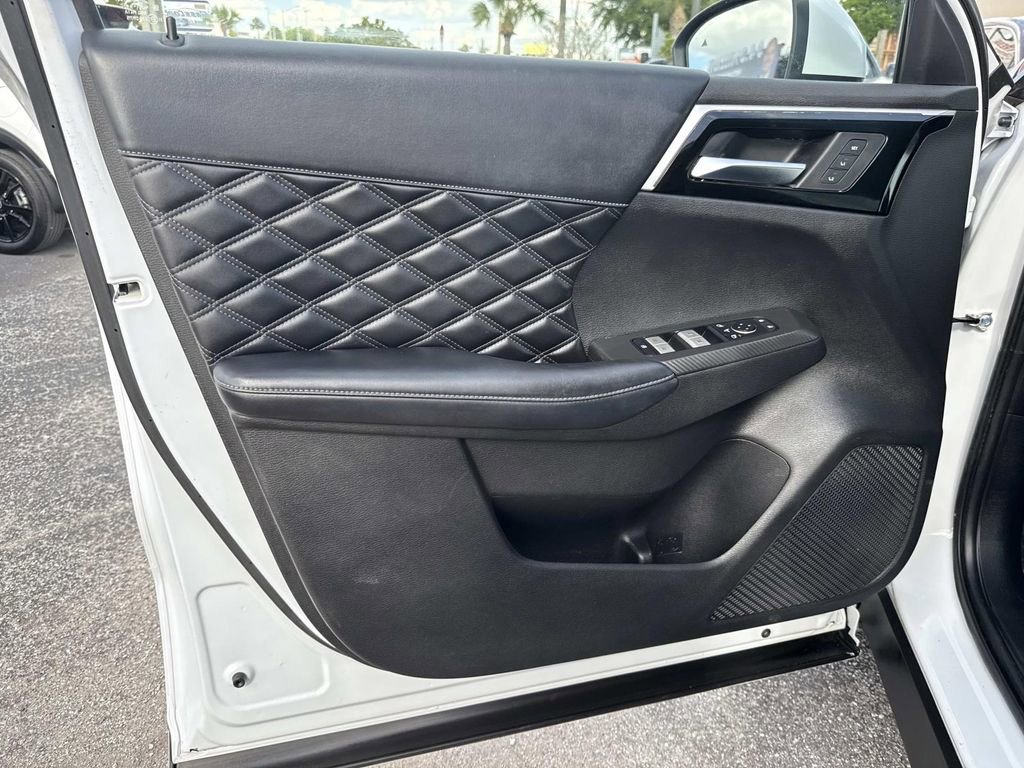 Used 2022 Mitsubishi Outlander SEL AWD/4WD image 19