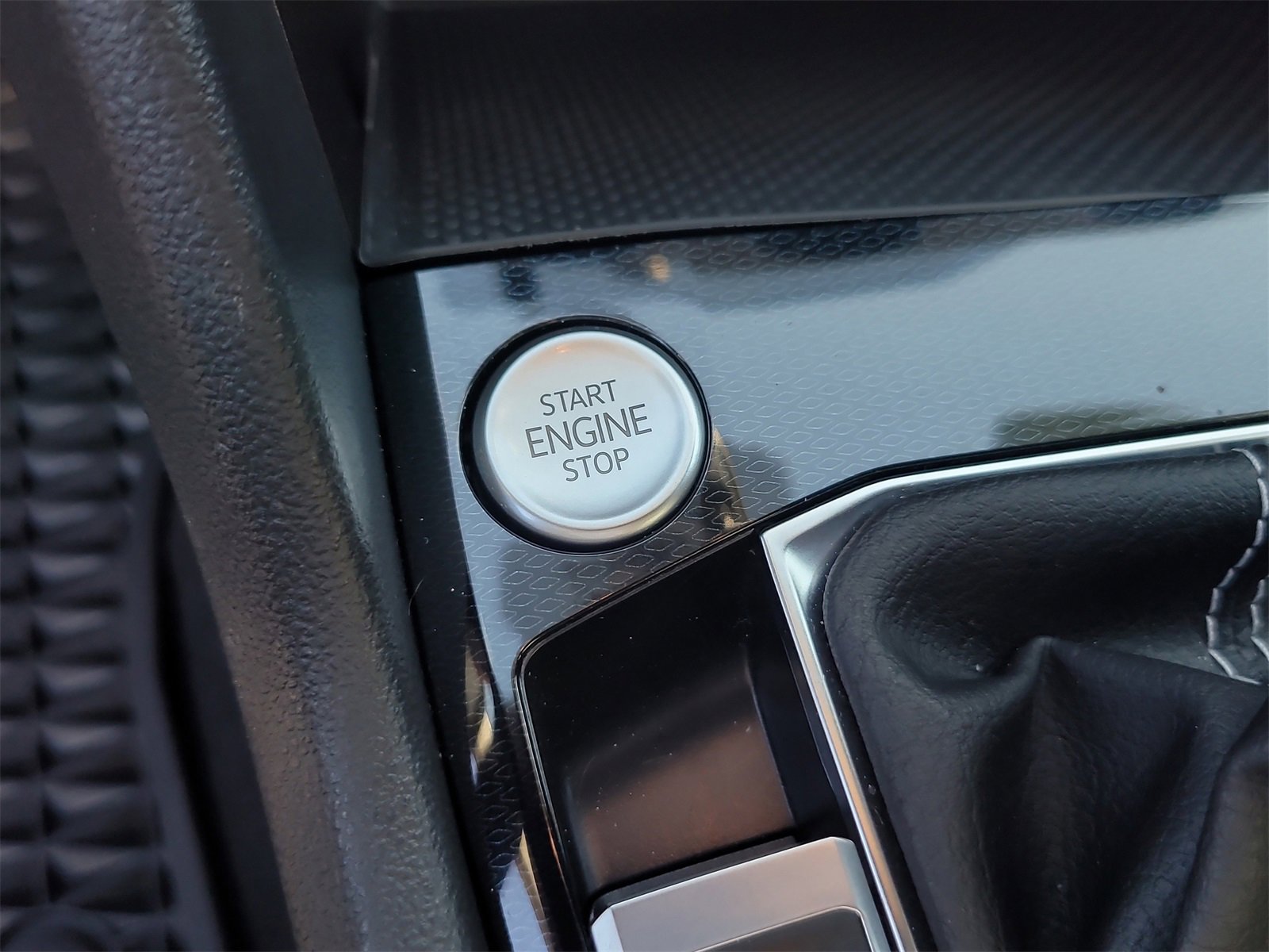 Used 2025 Volkswagen Taos S image 26