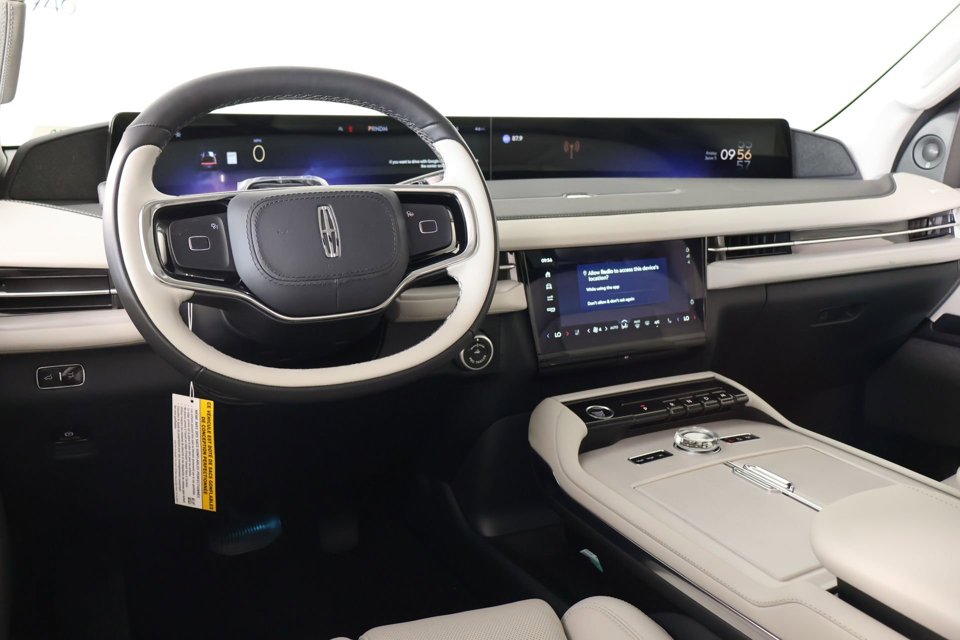 New 2026 Lincoln Navigator Reserve w/ Jet Appearance Package AWD/4WD image 2