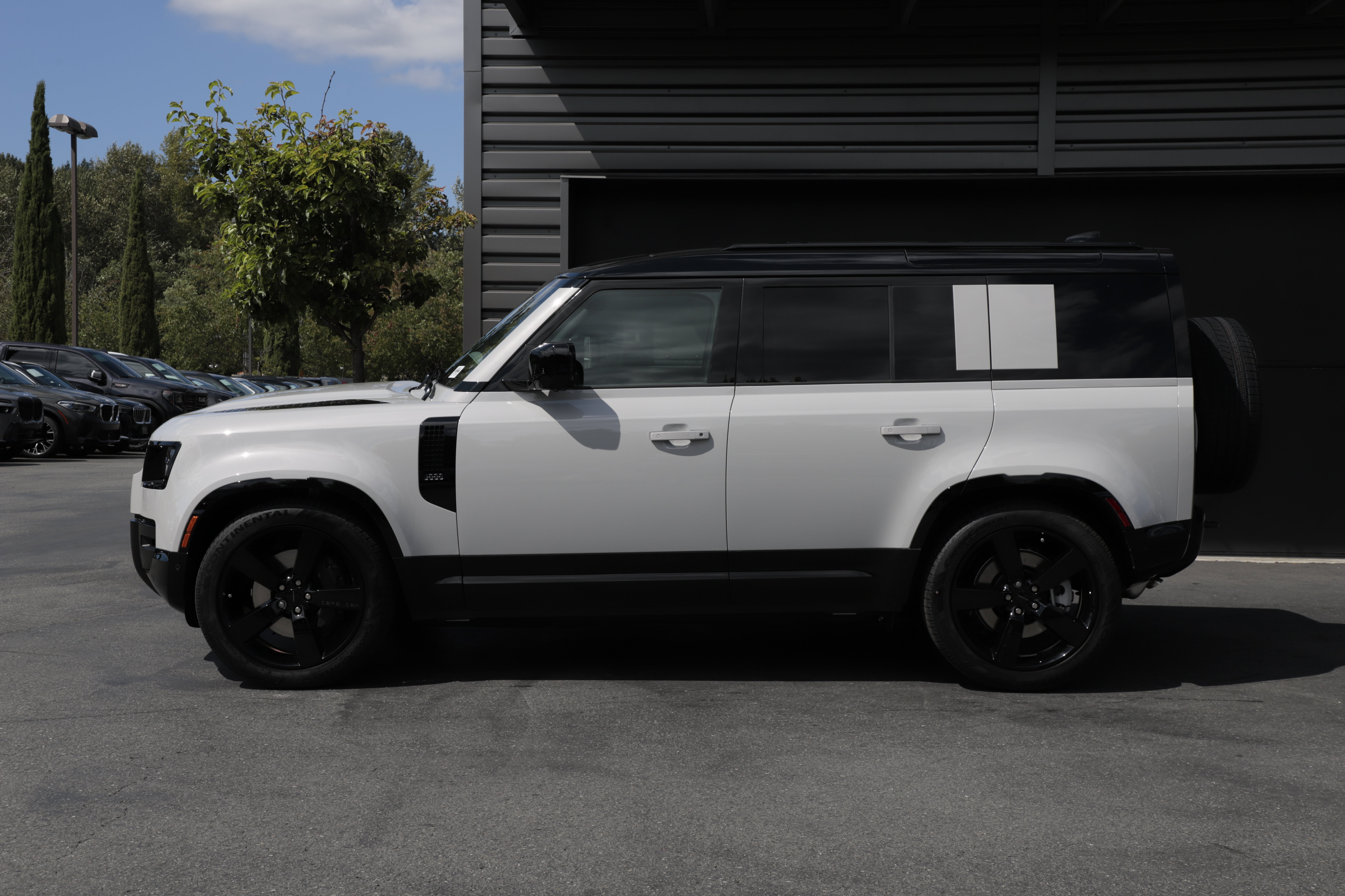 New 2026 Land Rover Defender 110 X-Dynamic SE AWD/4WD image 7