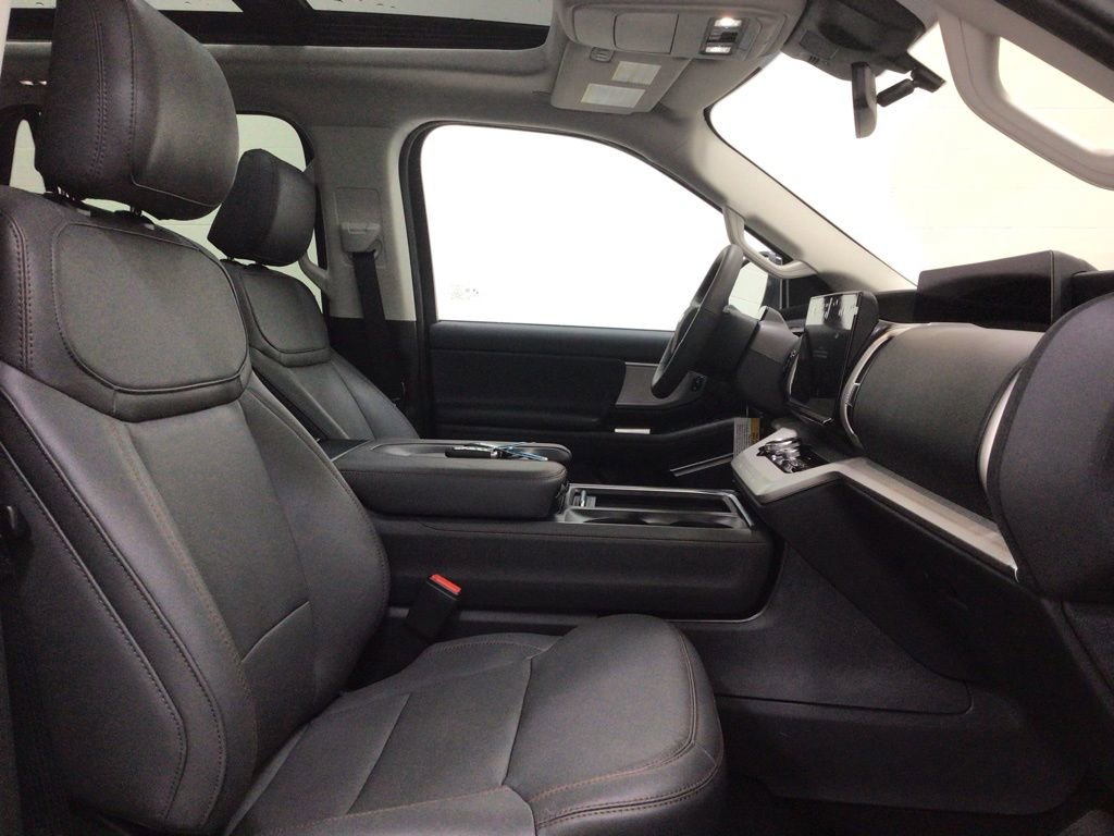 New 2025 Ford Expedition Active image 47