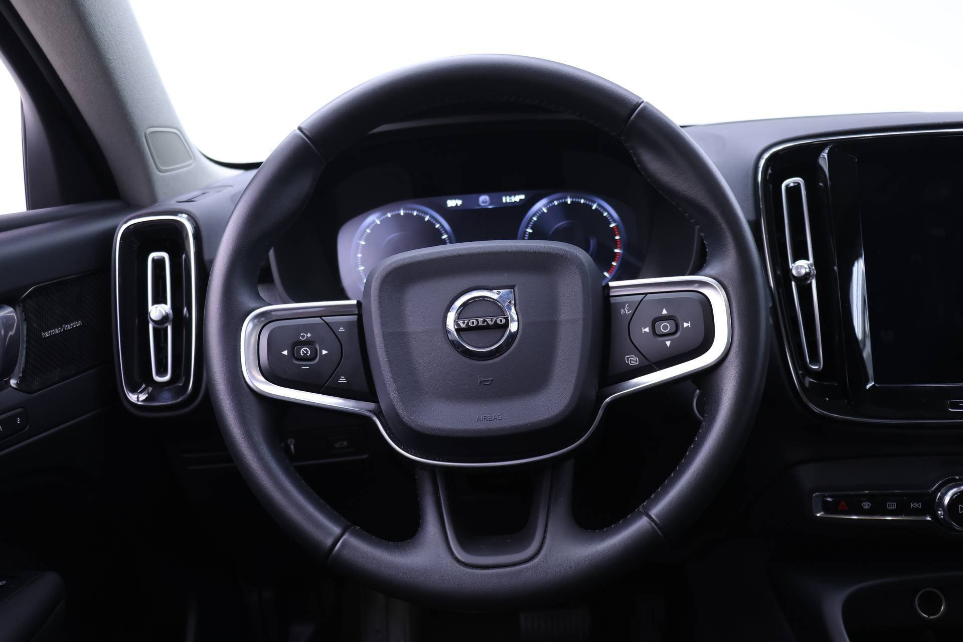 Used 2019 Volvo XC40 T5 Momentum image 18