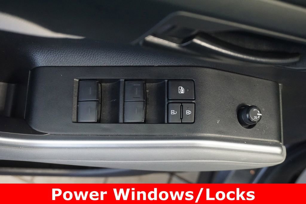 Used 2023 Toyota Highlander LE image 5