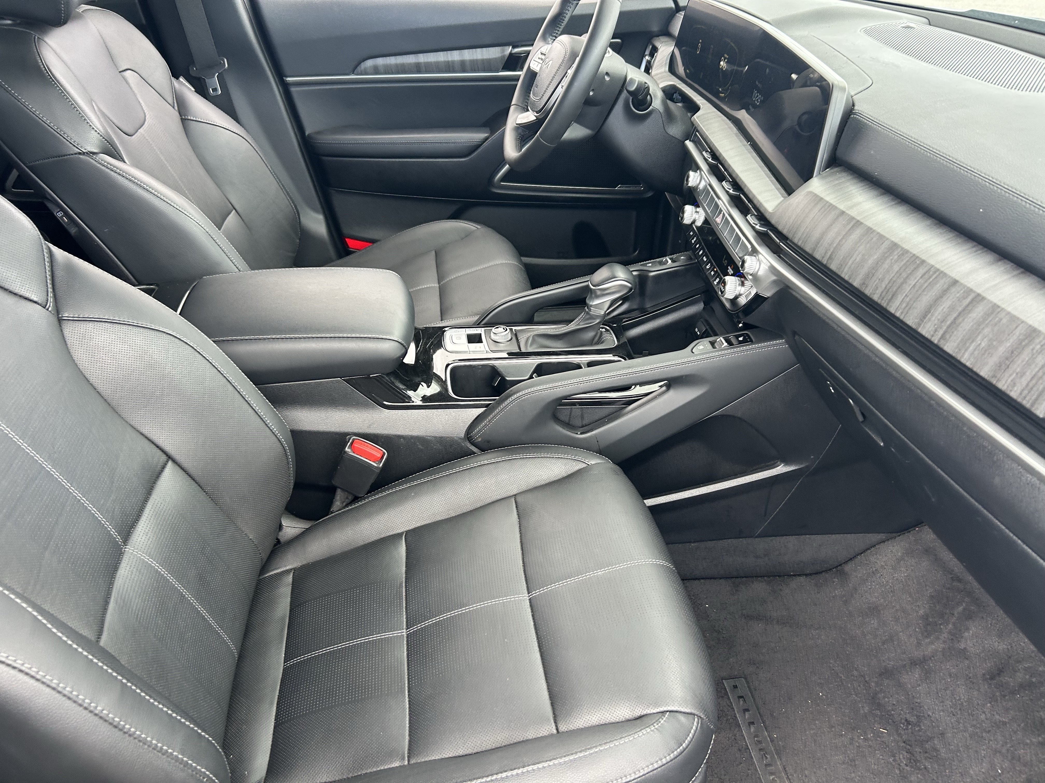Certified 2023 Kia Telluride EX w/ EX Captain's Chair Package FWD image 12