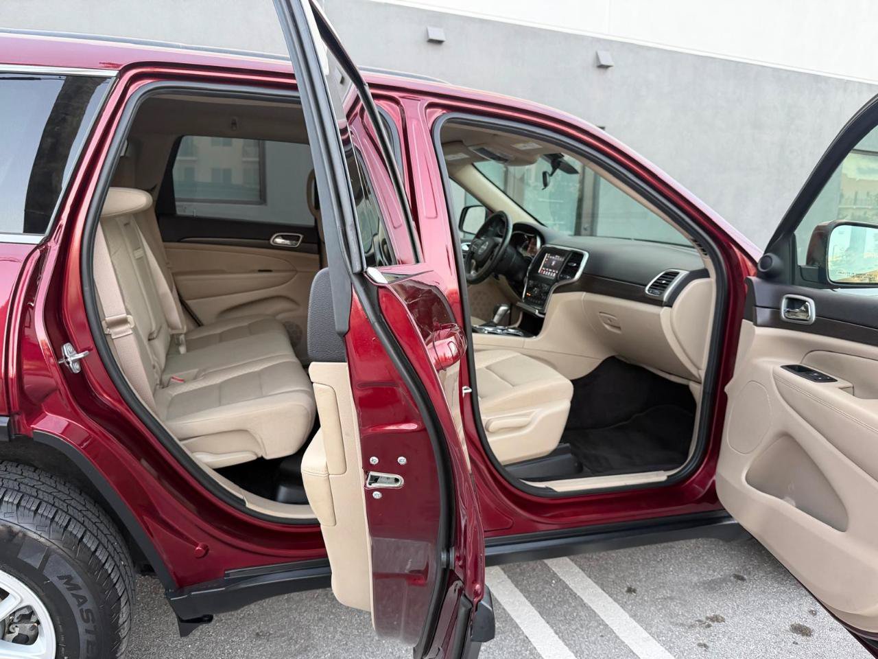 Used 2018 Jeep Grand Cherokee Laredo RWD image 19