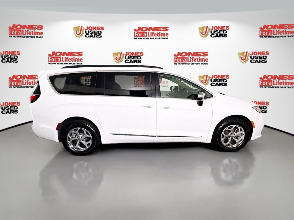 Used 2023 Chrysler Pacifica Limited AWD/4WD image 18