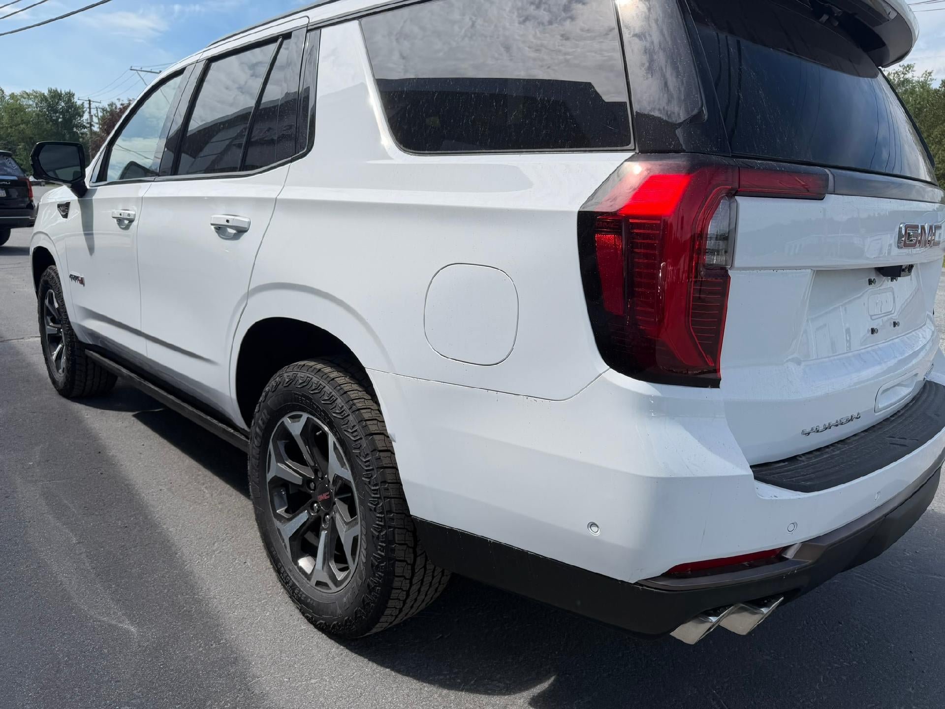 New 2026 GMC Yukon AT4 Ultimate w/ LPO, Floor Liner Package AWD/4WD image 10