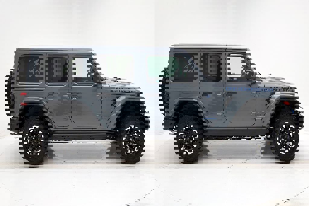 Used 2024 Jeep Wrangler Unlimited Rubicon 4xe image 2