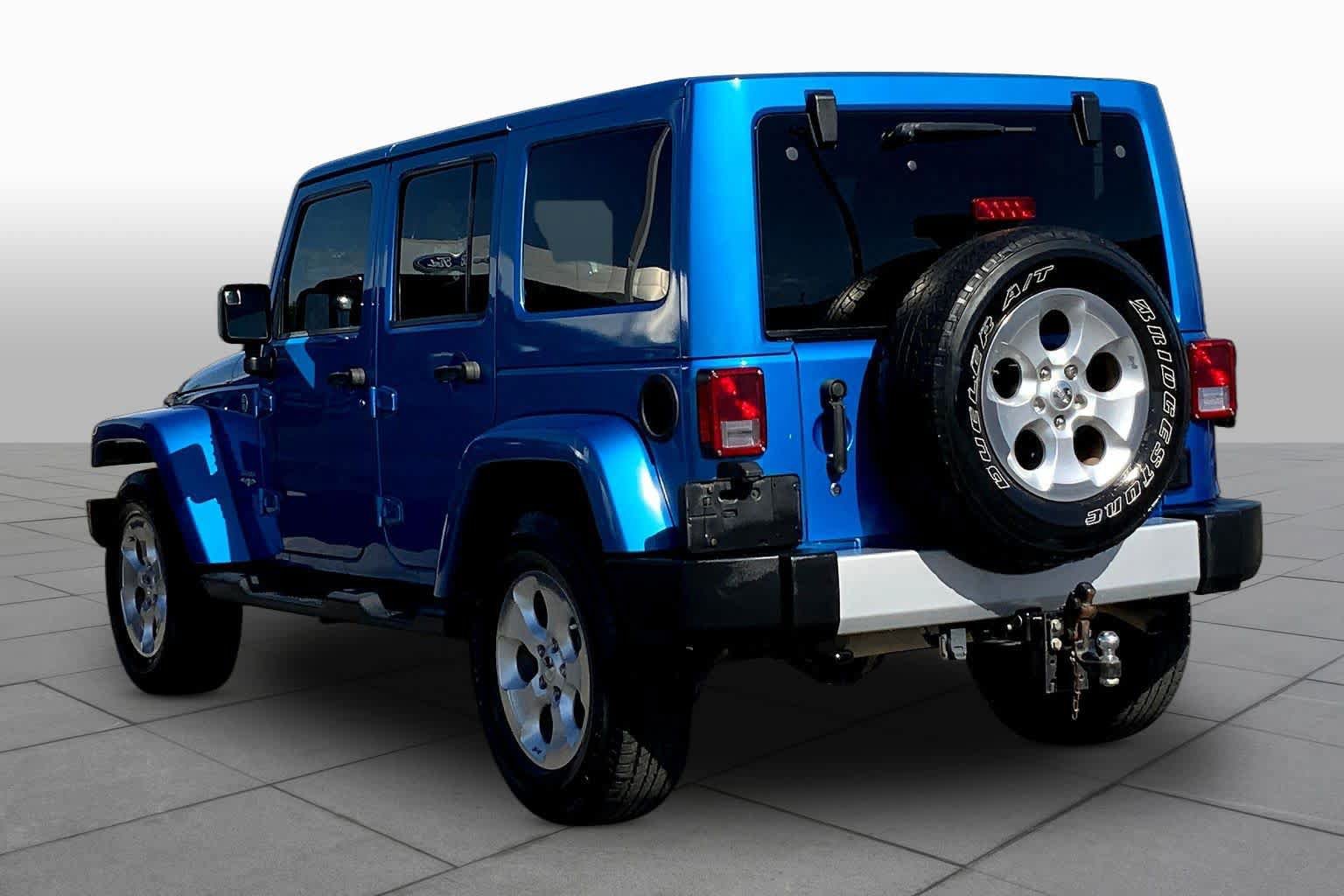 Used 2015 Jeep Wrangler Unlimited Sahara w/ Connectivity Group image 12