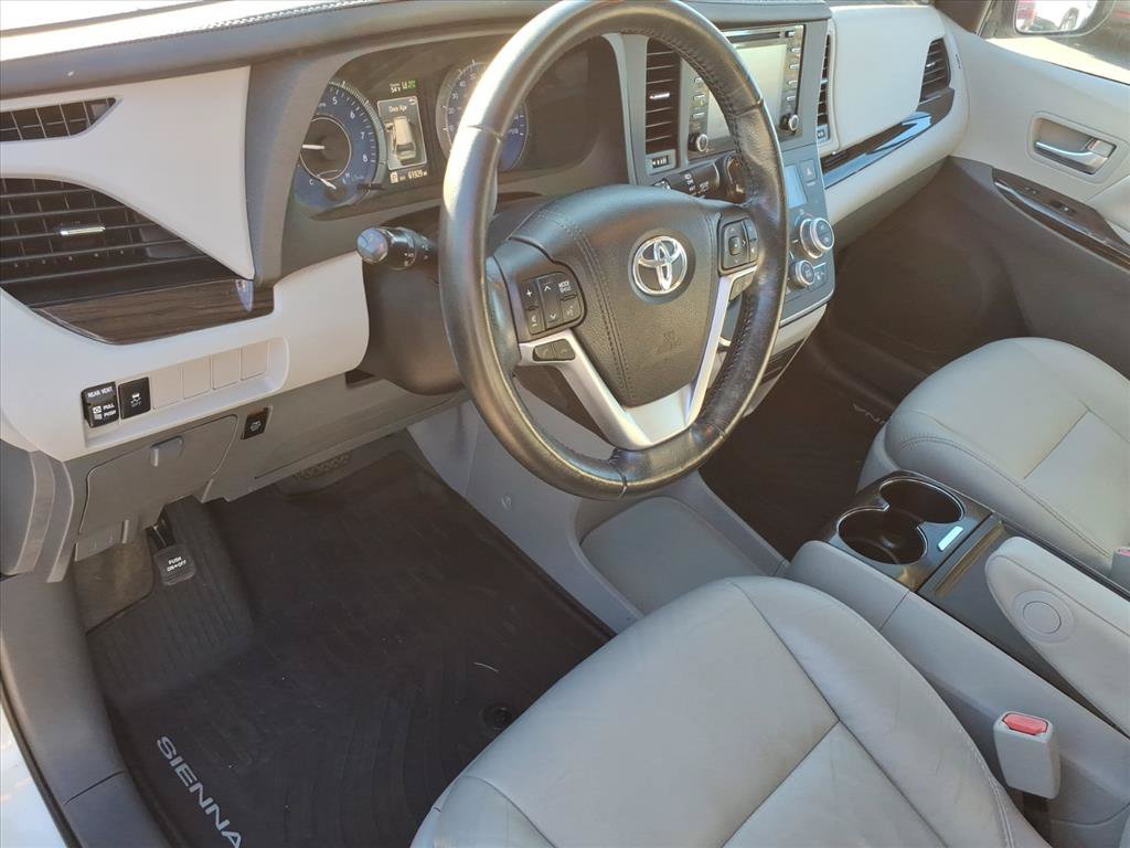 Used 2018 Toyota Sienna XLE AWD/4WD image 6
