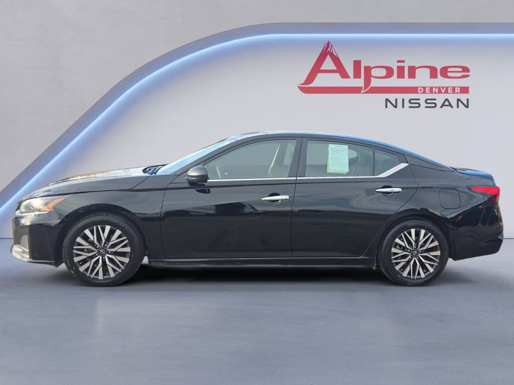 Used 2024 Nissan Altima 2.5 SV FWD image 2