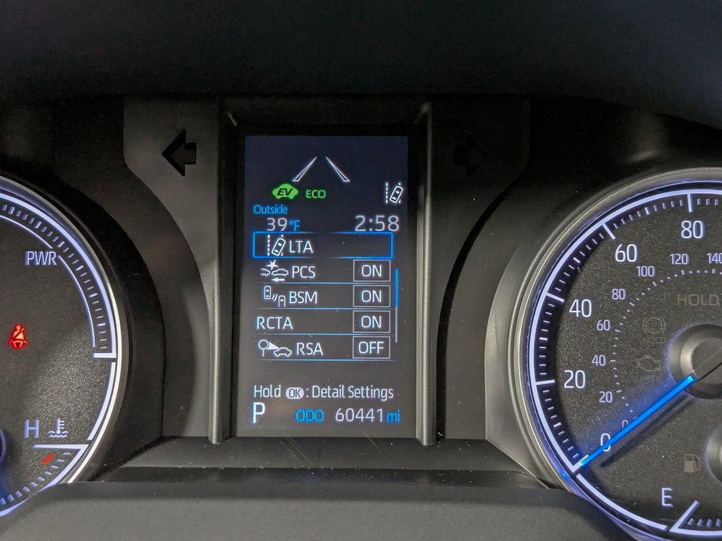 Used 2022 Toyota Venza LE image 26