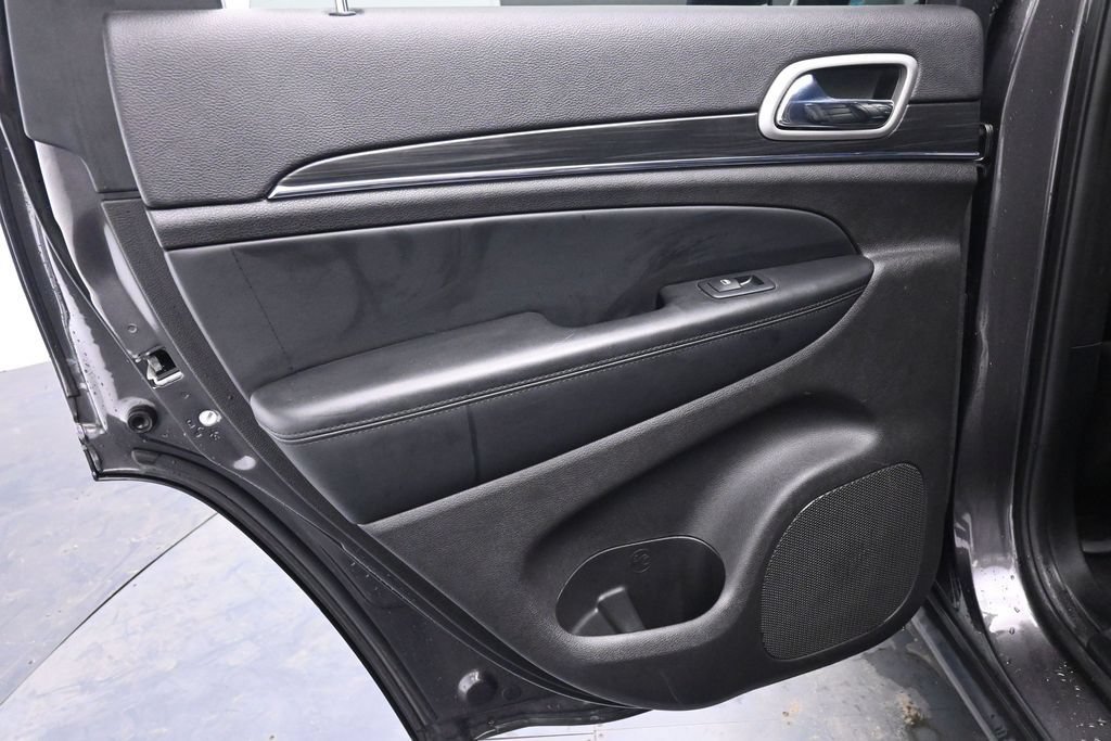 Used 2020 Jeep Grand Cherokee Limited AWD/4WD image 17