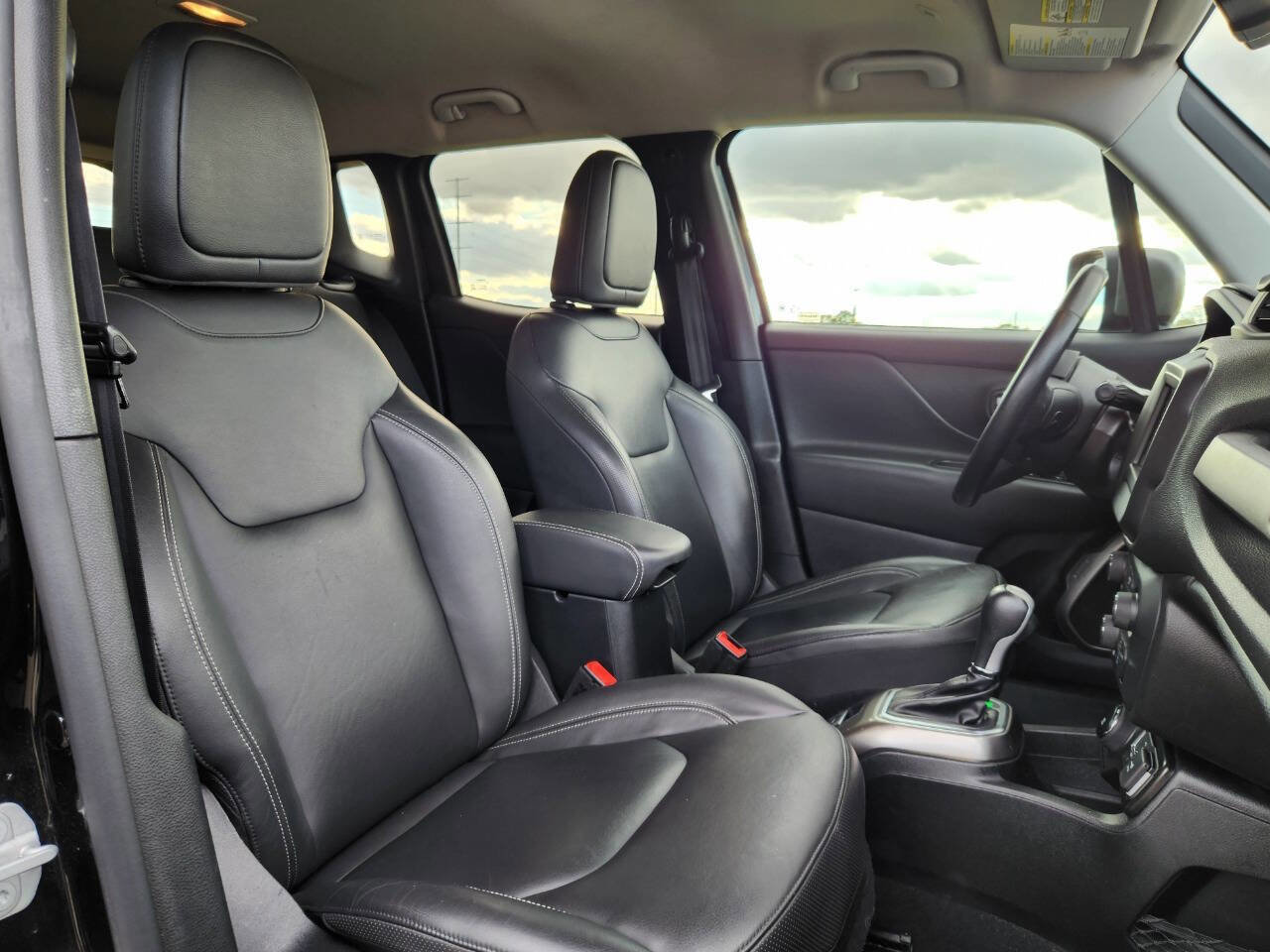 Used 2020 Jeep Renegade Limited w/ LED Lighting Group image 9