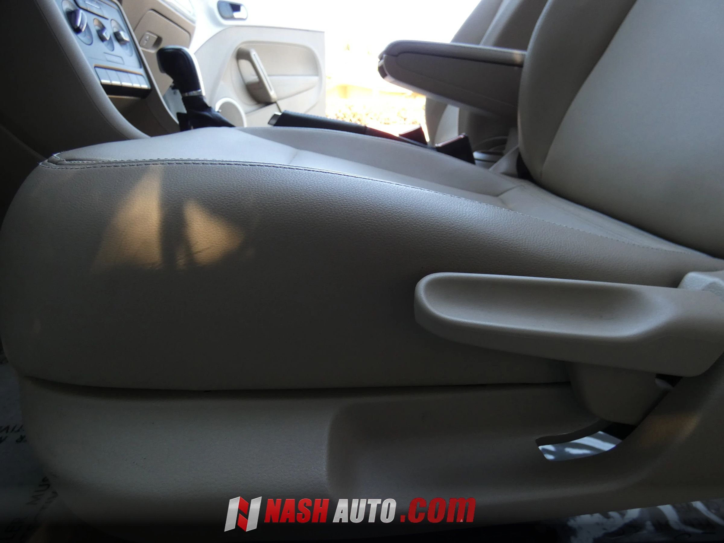 Used 2014 Volkswagen Beetle TDI FWD image 44