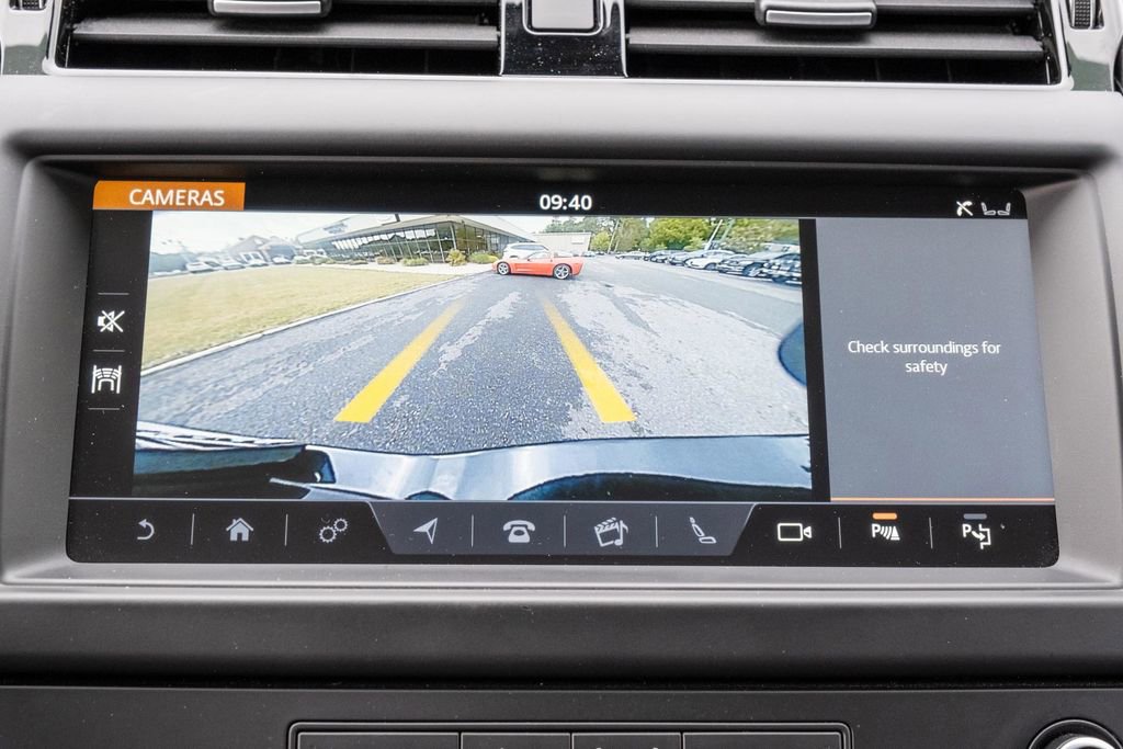 Used 2020 Land Rover Discovery Landmark AWD/4WD image 22
