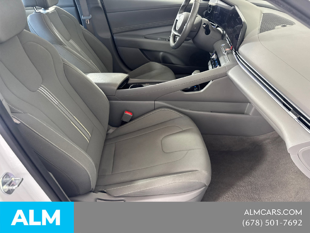 Used 2025 Hyundai Elantra SEL FWD image 16
