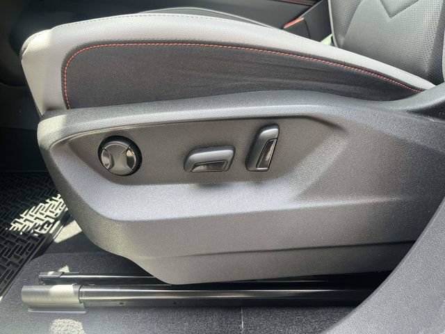 Used 2024 Volkswagen Atlas Peak Edition SE AWD/4WD image 22