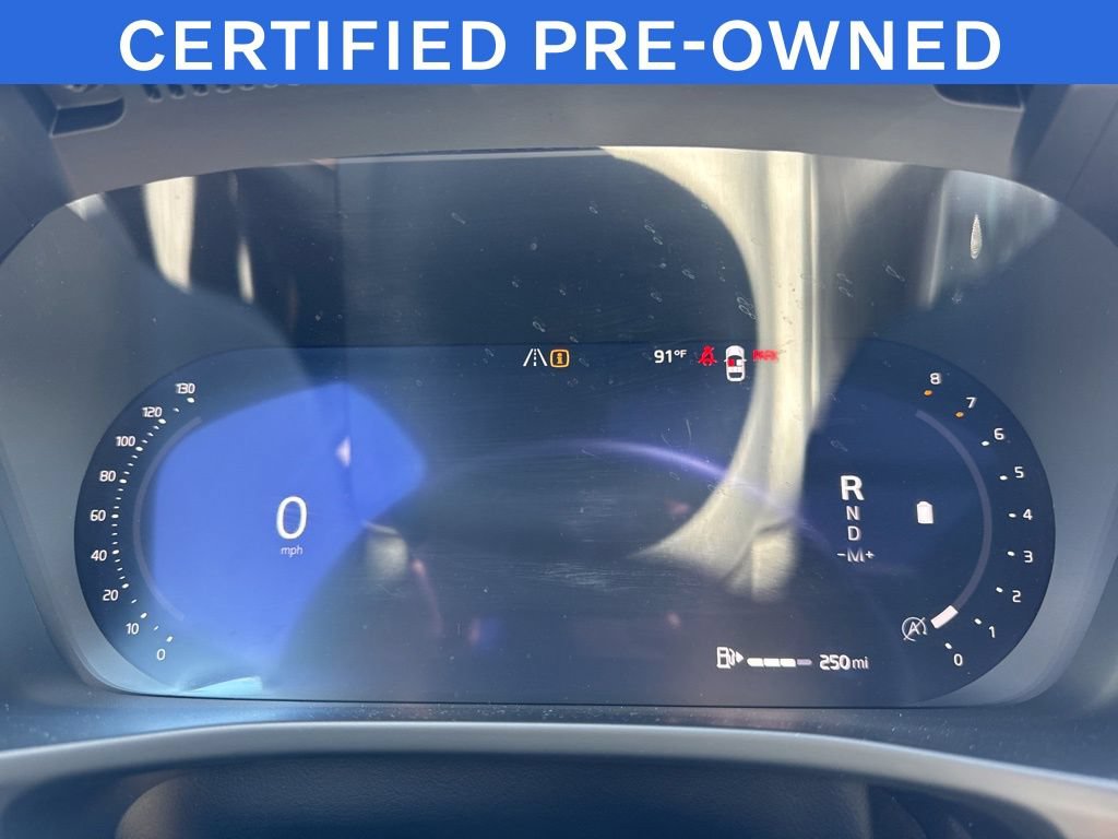 Certified 2025 Volvo XC40 B5 Plus AWD/4WD image 27