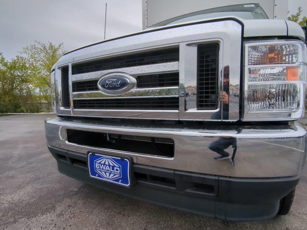 New 2024 Ford E-450 and Econoline 450 Super Duty w/ Power Windows & Locks Group RWD image 10