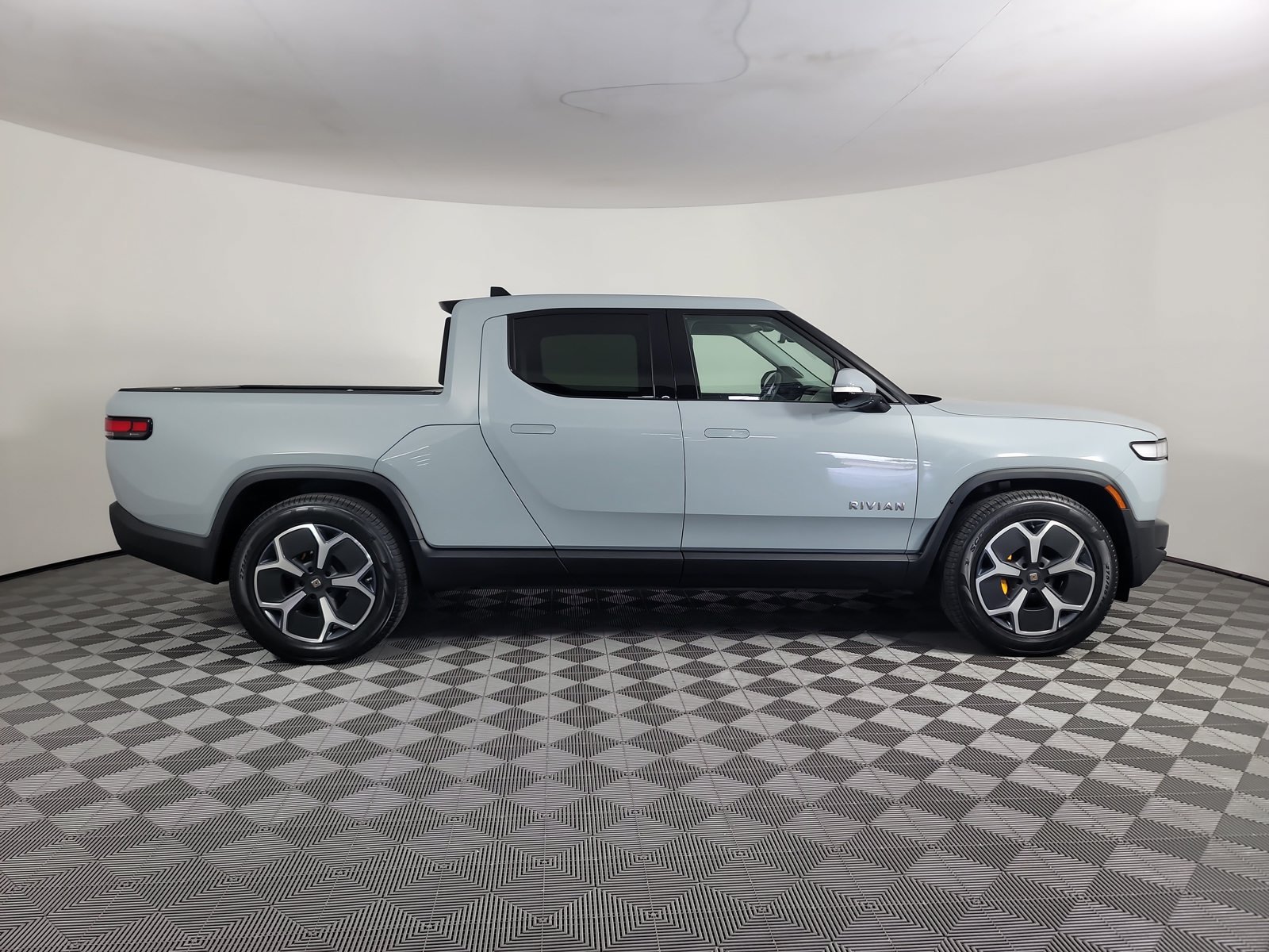 Used 2022 Rivian R1T Adventure AWD/4WD image 6