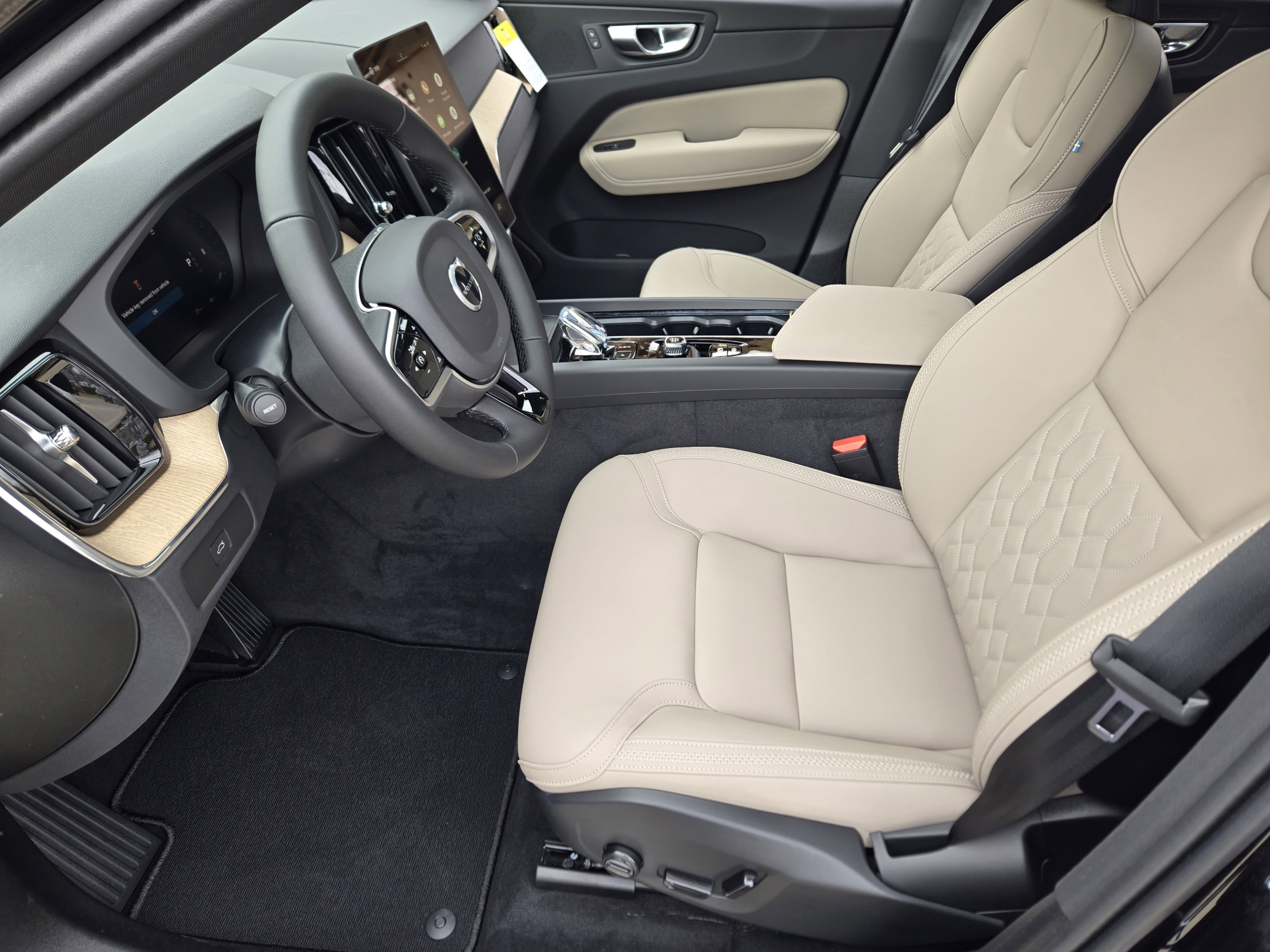 Used 2026 Volvo XC60 B5 Core AWD/4WD image 13