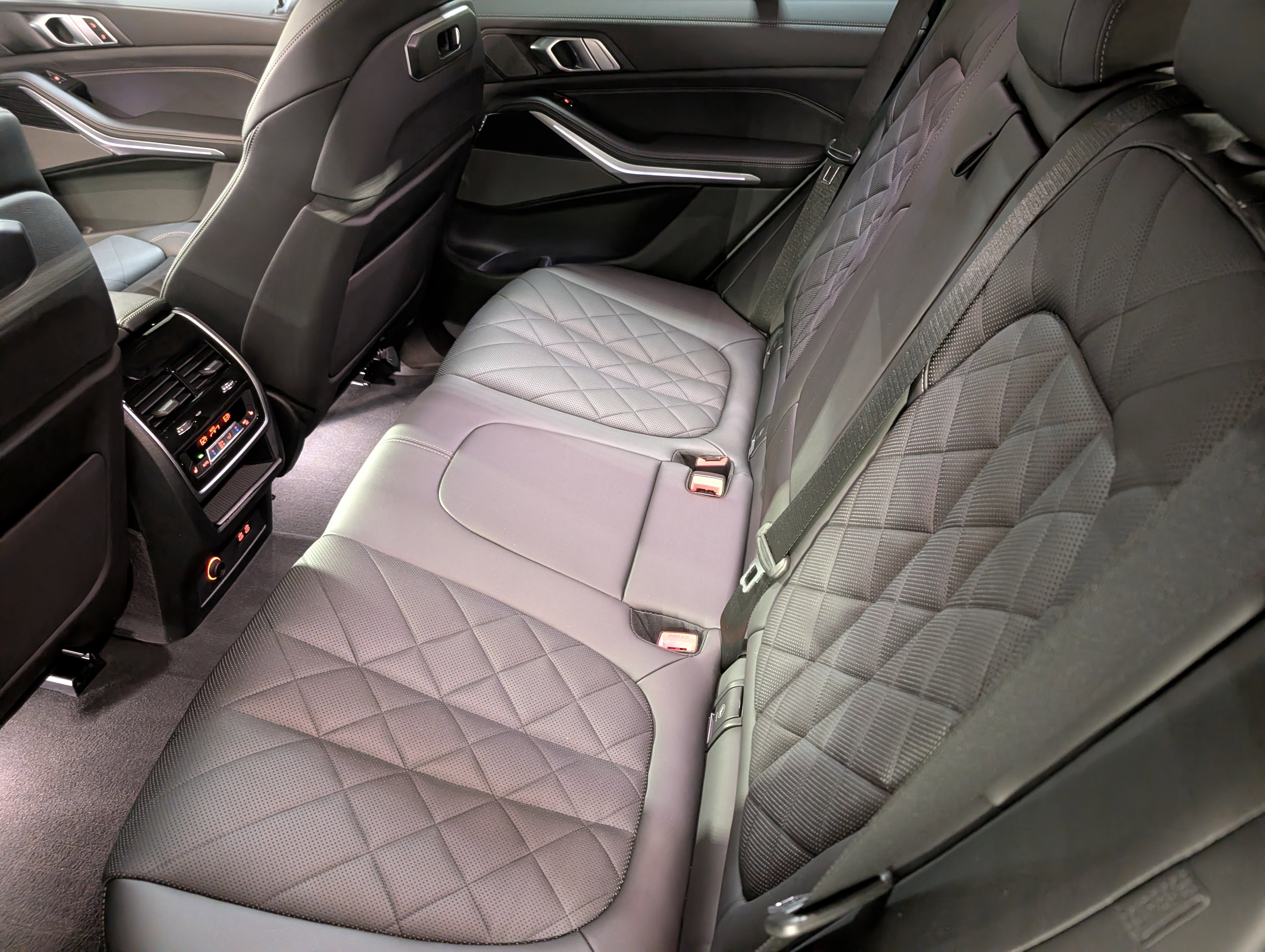 Used 2024 BMW X5 M60i w/ Climate Comfort Package image 21