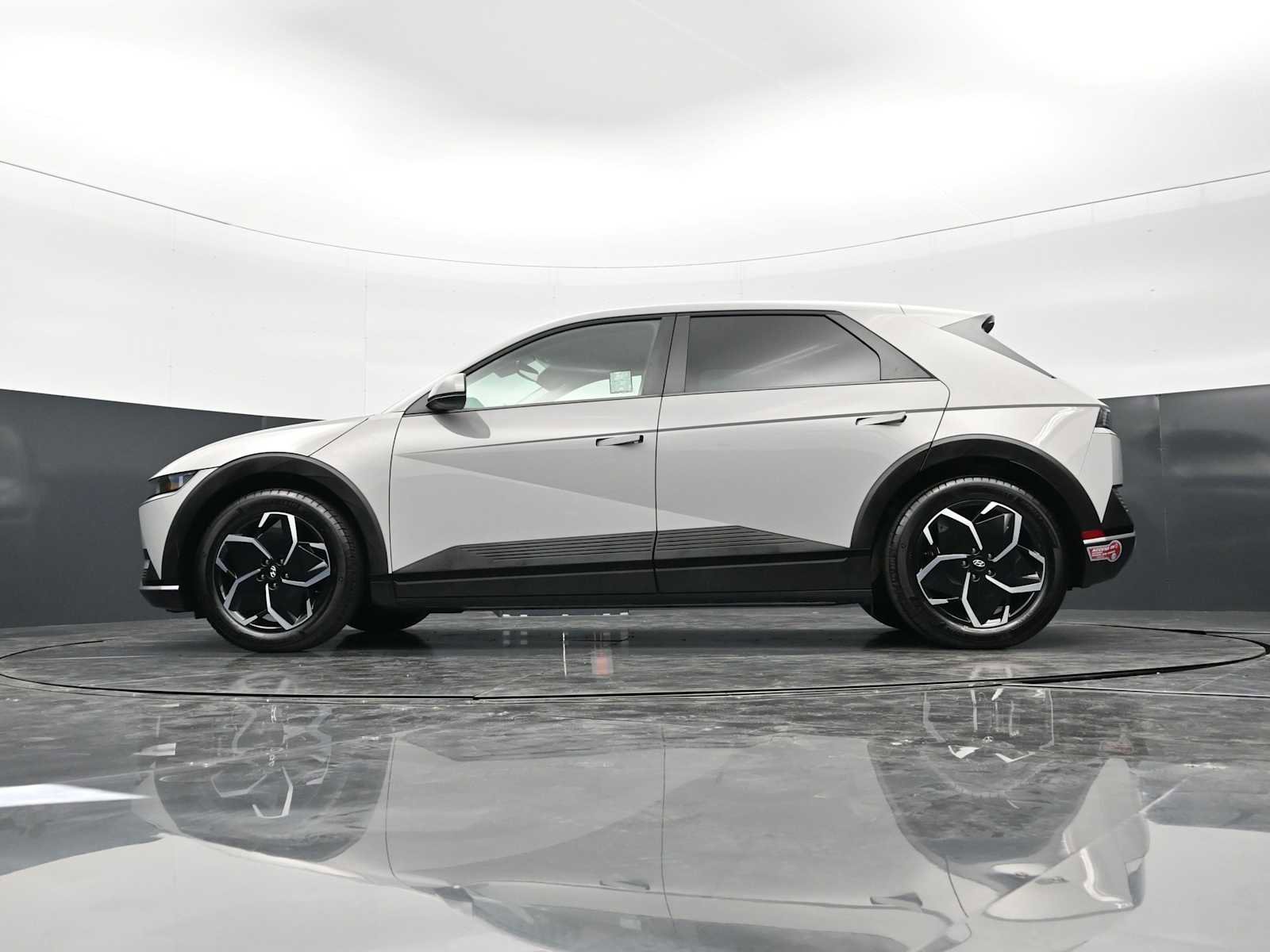 Used 2024 Hyundai Ioniq 5 SEL image 31