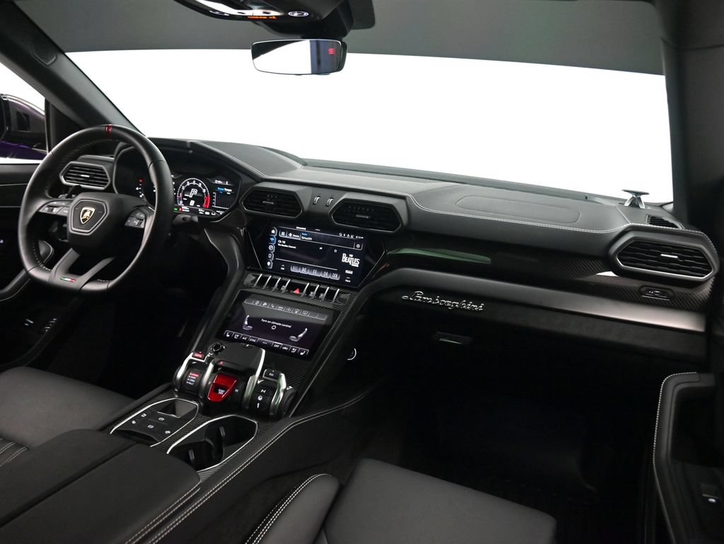 Used 2024 Lamborghini Urus Performante AWD/4WD image 22