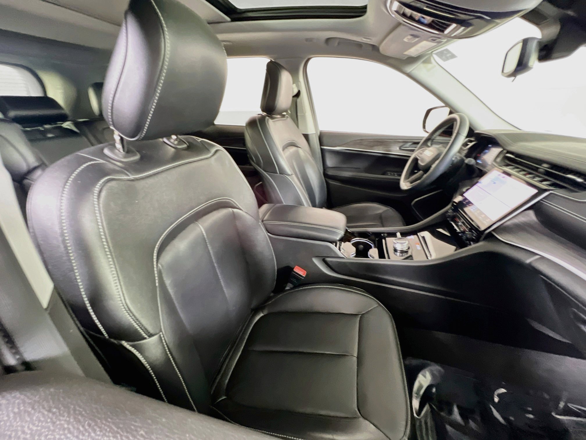 Used 2022 Jeep Grand Cherokee Limited image 28