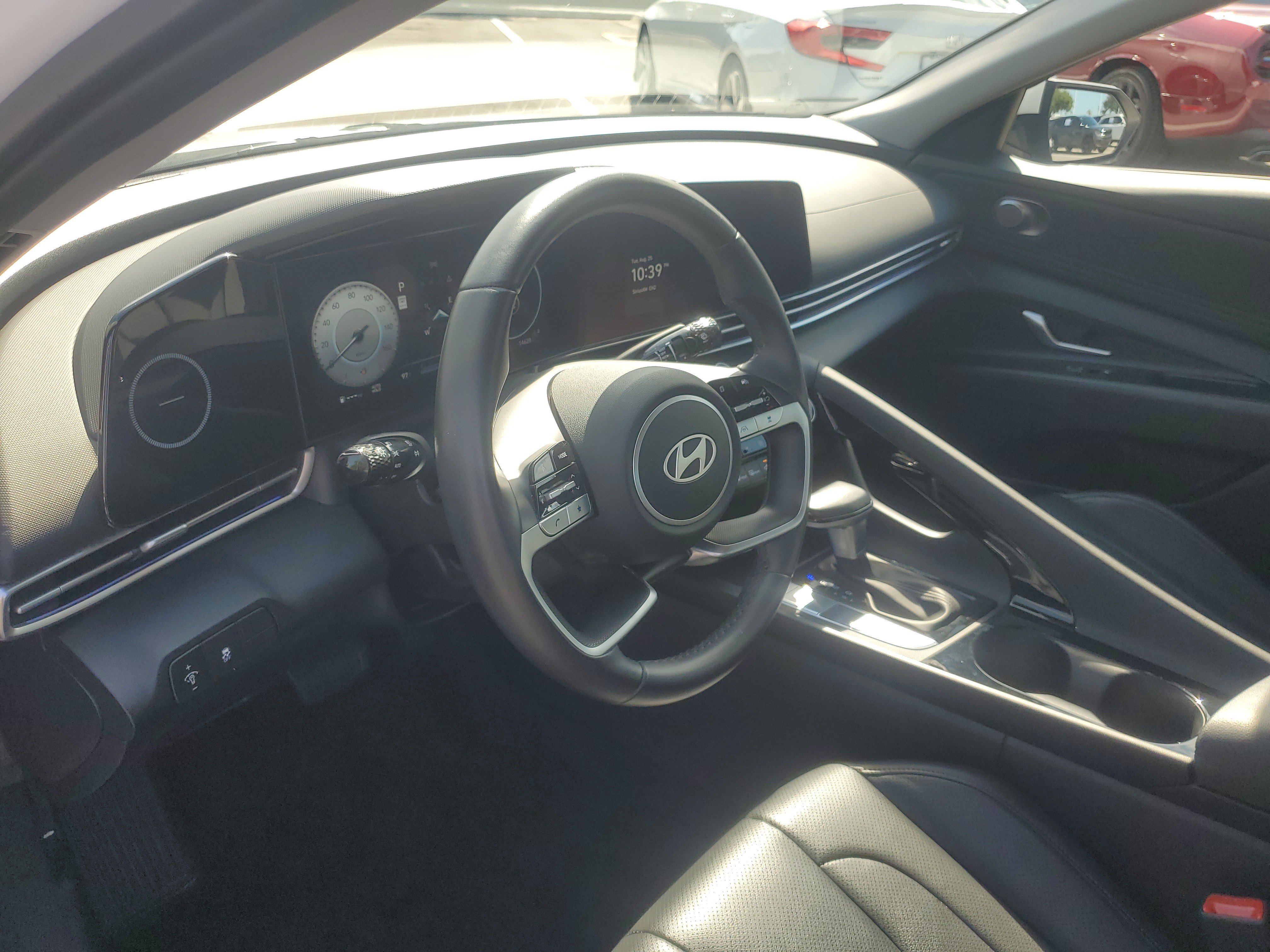 Used 2025 Hyundai Elantra Limited FWD image 13