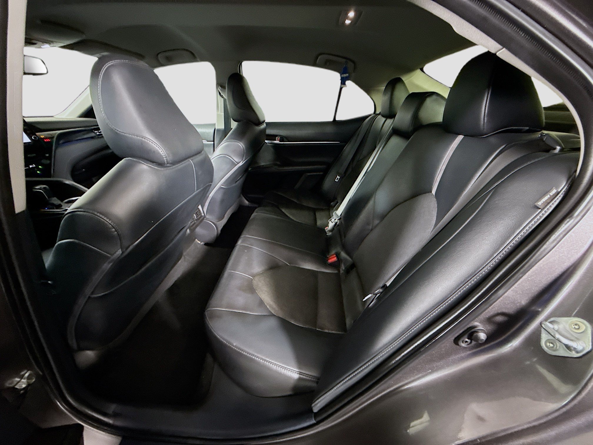Used 2022 Toyota Camry XLE FWD image 25