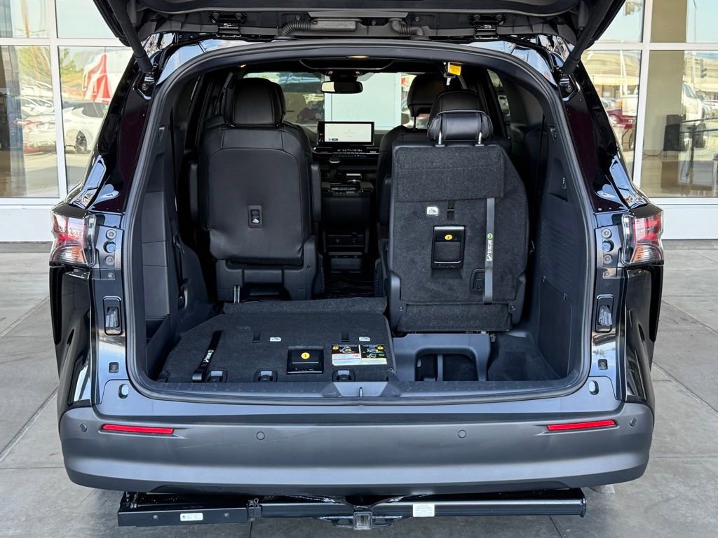 Certified 2025 Toyota Sienna XLE Woodland Edition image 16