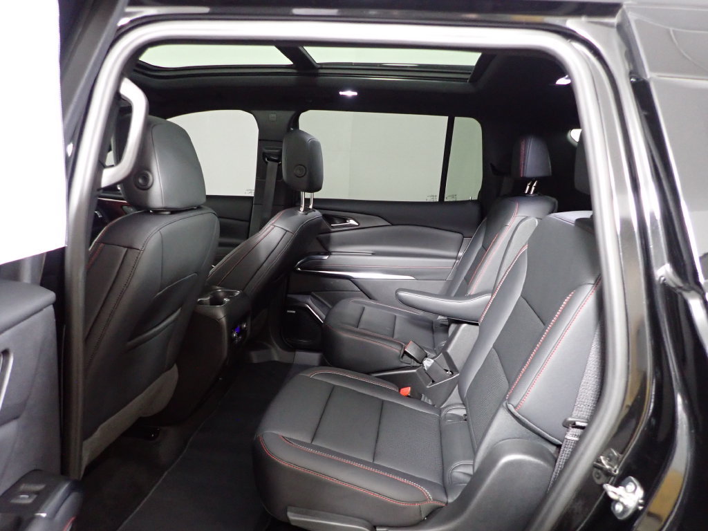 Used 2024 Chevrolet Traverse Z71 w/ Enhanced Driving Package AWD/4WD image 36