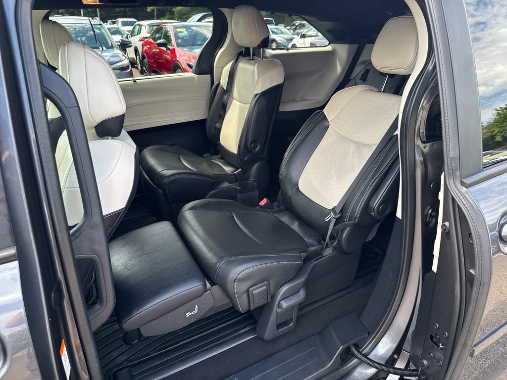 Used 2025 Toyota Sienna Limited AWD/4WD image 35