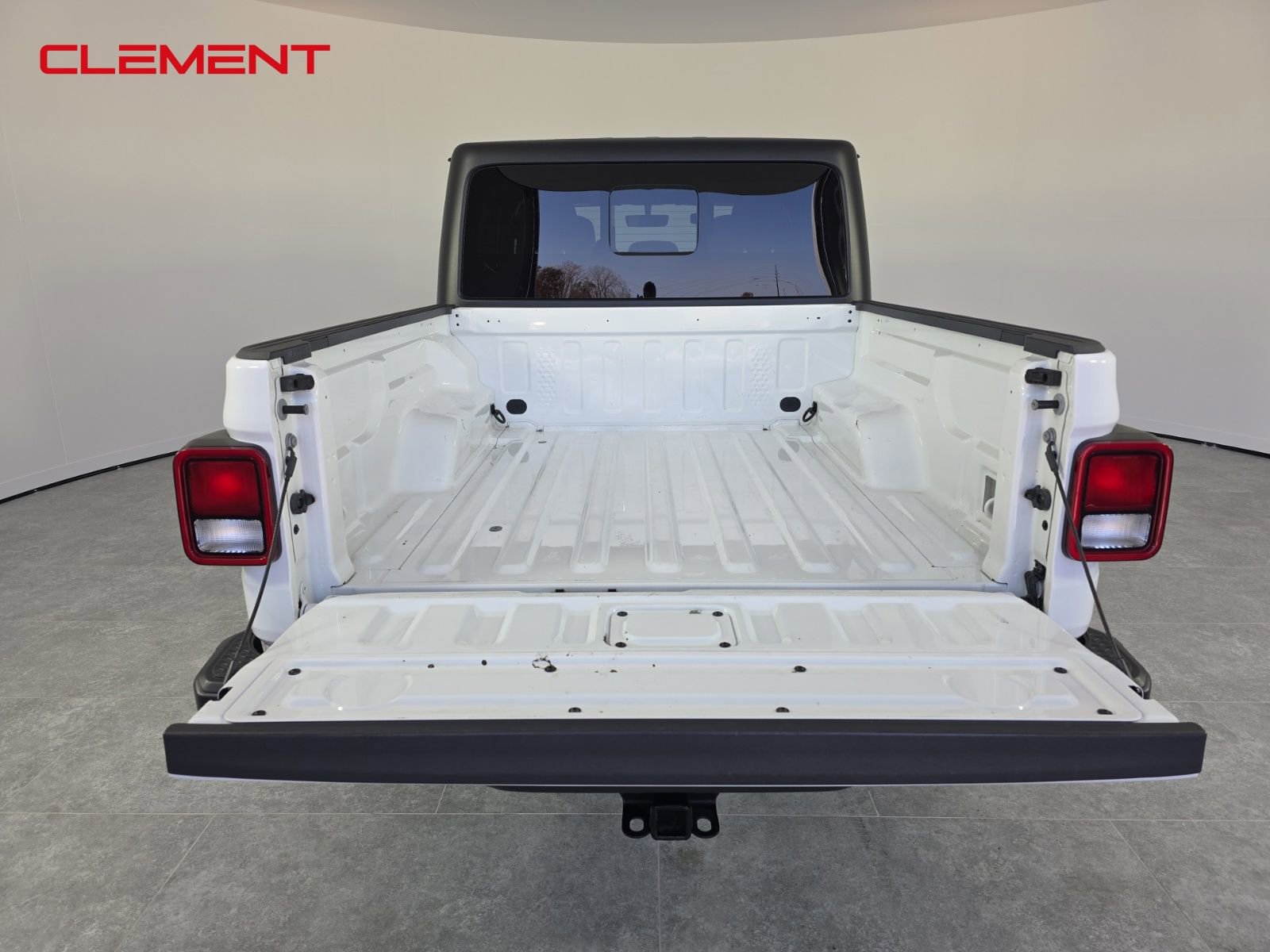 Used 2022 Jeep Gladiator Sport image 9