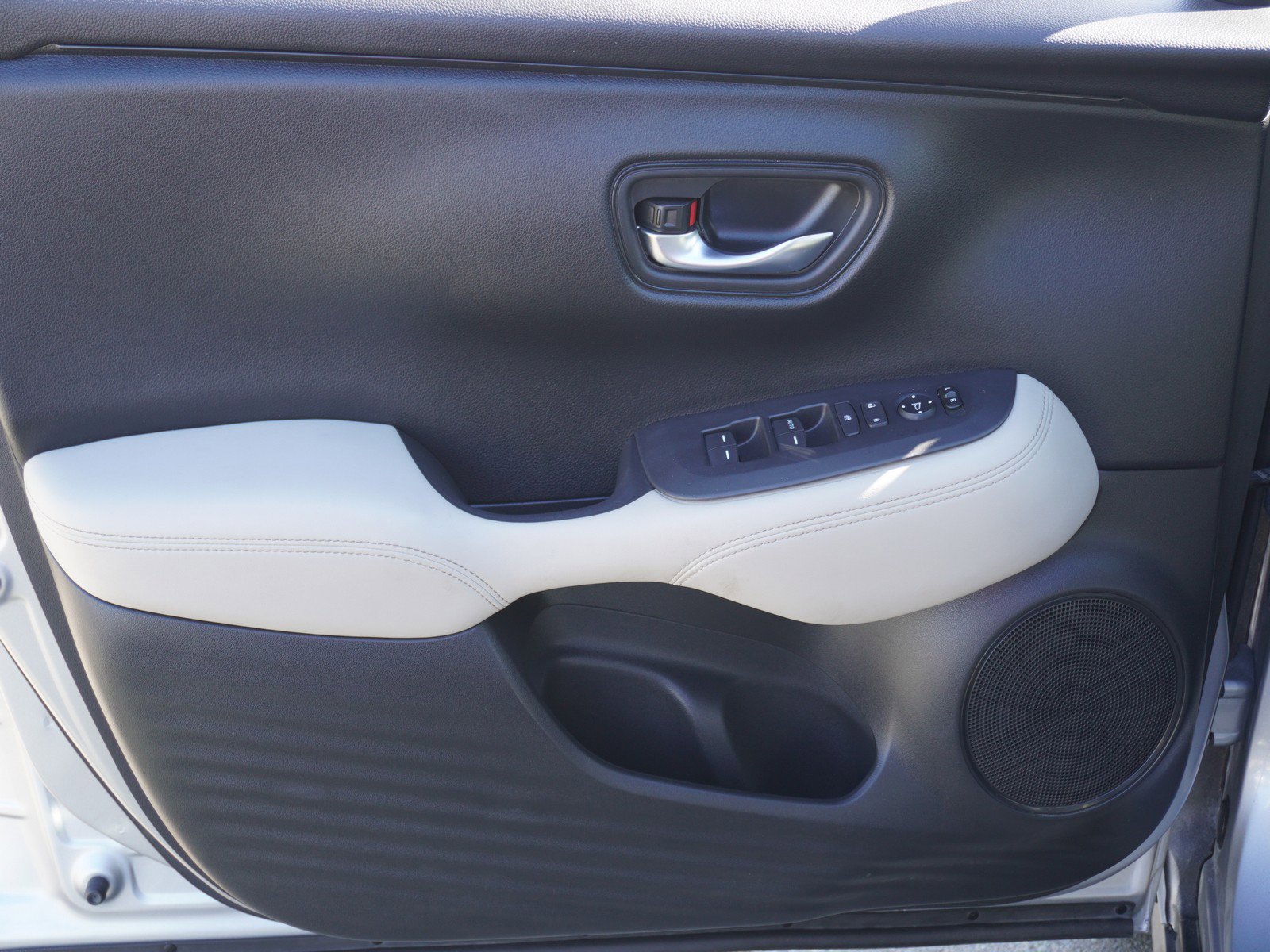 Used 2023 Honda HR-V LX image 19