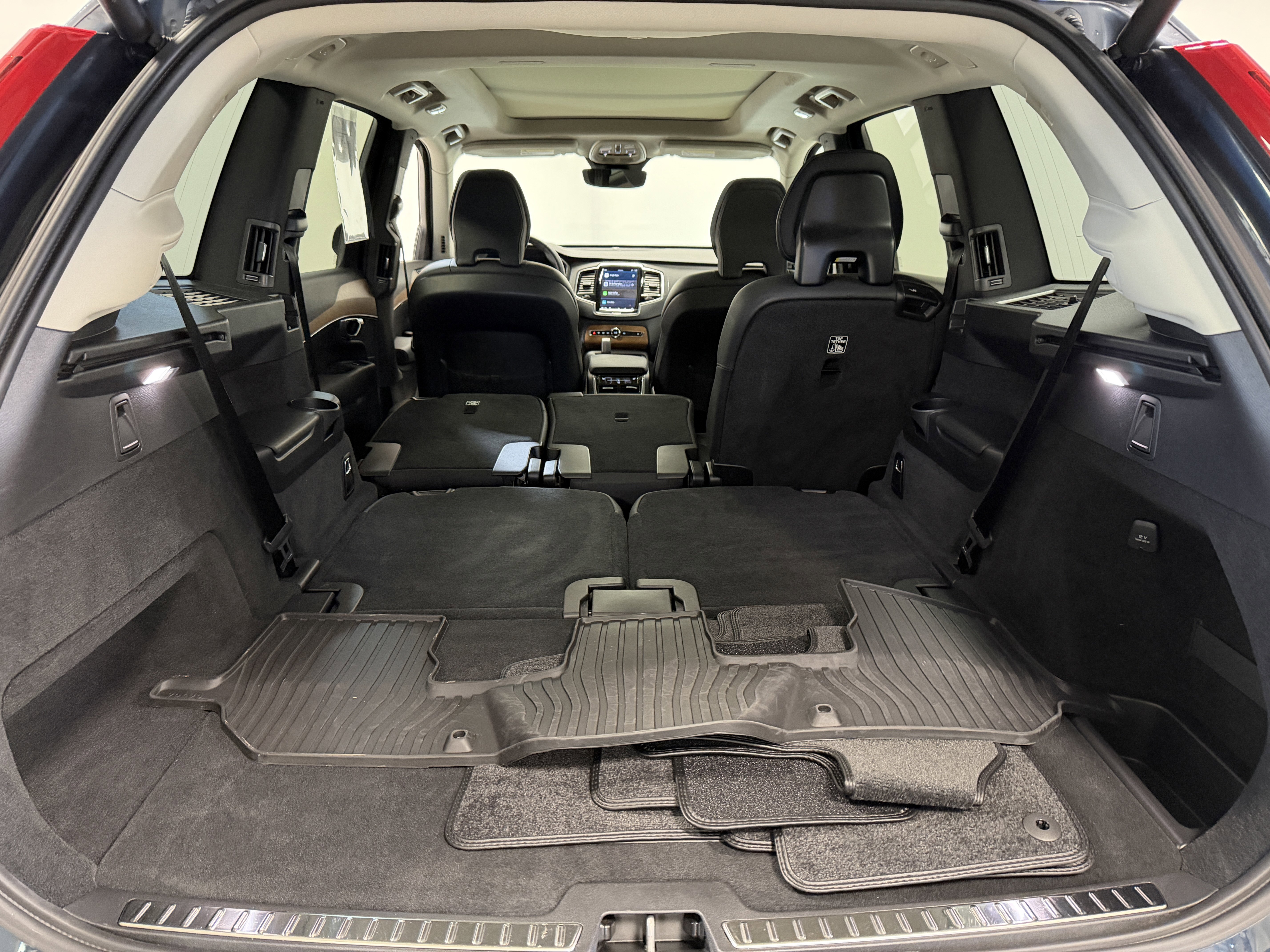 Used 2024 Volvo XC90 T8 Plus w/ Protection Package image 29