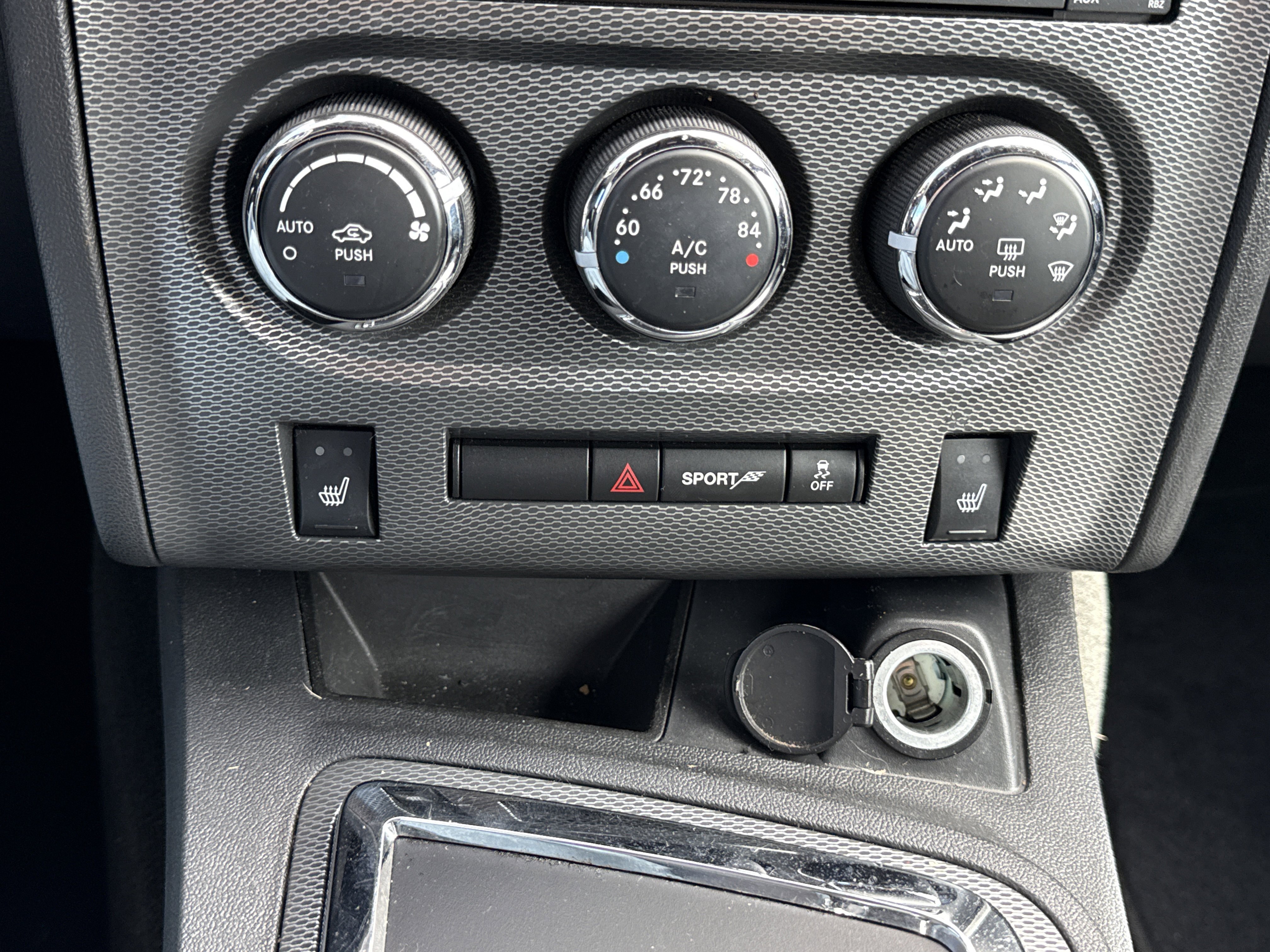 Used 2013 Dodge Challenger R/T image 17