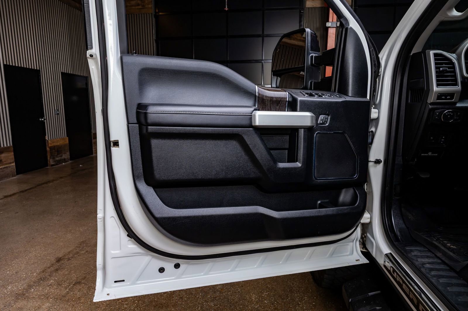 Used 2020 Ford F250 Lariat image 35