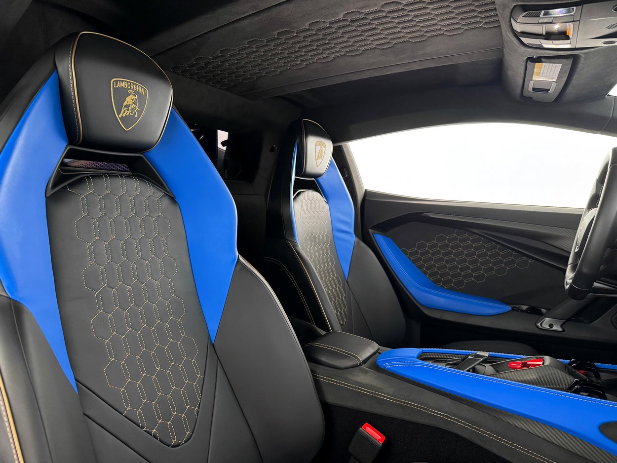 Used 2025 Lamborghini Revuelto image 26