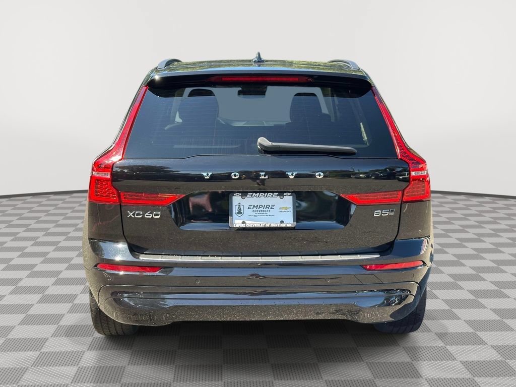 Used 2022 Volvo XC60 B5 Momentum w/ Climate Package AWD/4WD image 4