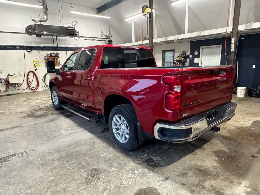 Used 2024 Chevrolet Silverado 1500 LT AWD/4WD image 3